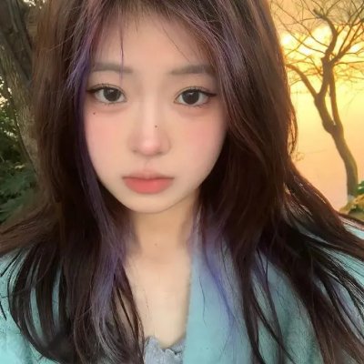 年轻女人